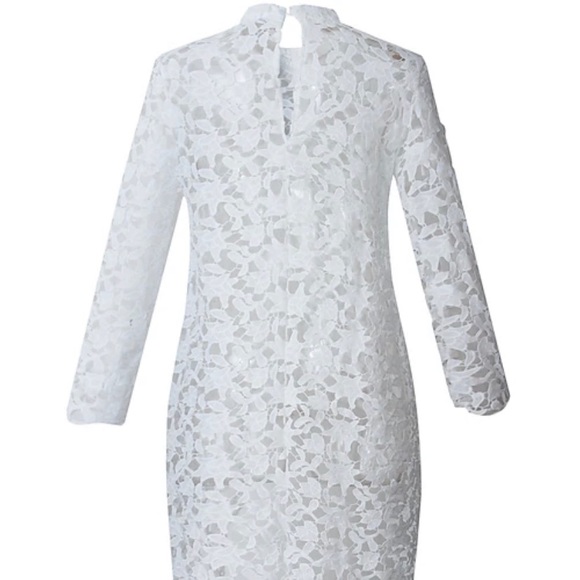 High low lace top. Laying flat armpit to armpit is 20 inches. - Picture 5 of 6